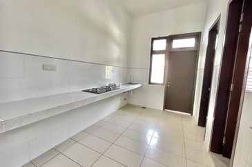 Below Market Value 3 Storey Semi D Aleya Twin Villa, Bukit Jelutong, Shah Alam Freehold