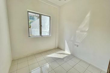 Below Market Value 3 Storey Semi D Aleya Twin Villa, Bukit Jelutong, Shah Alam Freehold