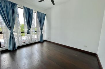 Below Market Value 3 Storey Semi D Aleya Twin Villa, Bukit Jelutong, Shah Alam Freehold