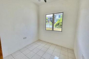 Below Market Value 3 Storey Semi D Aleya Twin Villa, Bukit Jelutong, Shah Alam Freehold