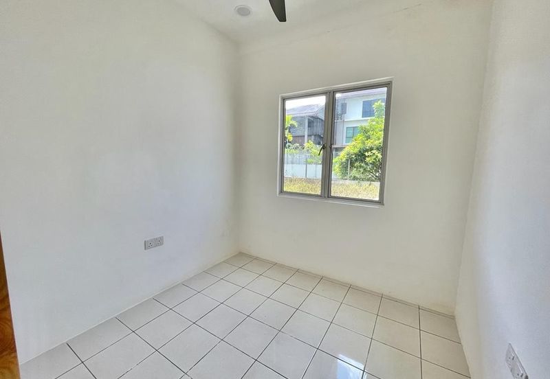 Below Market Value 3 Storey Semi D Aleya Twin Villa, Bukit Jelutong, Shah Alam Freehold