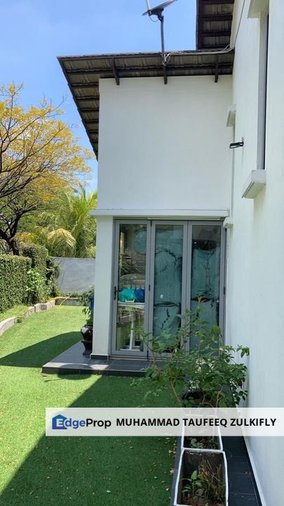 Bungalow 3 Storey House Laman Seri Seksyen 13 Shah Alam, Near Sek 13 Mosque Gated Guarded, Selangor, Shah Alam