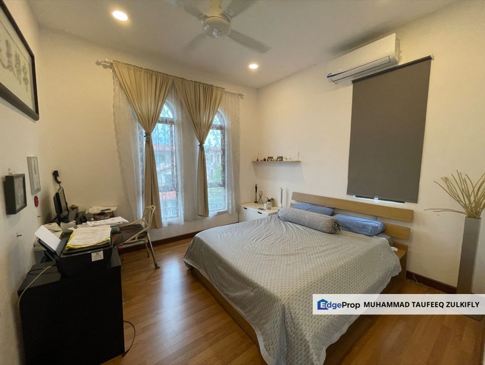 Renovated 3 Storey Bungalow, Diamond City Semenyih Non Bumi Lot, Selangor, Semenyih