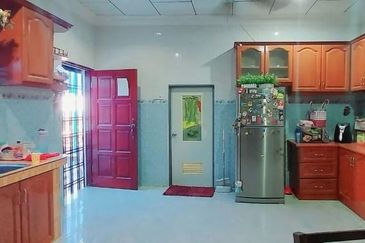 Bungalow 2 Storey Villa Sri Kundor Kg Kundur Hilir, Rembau Large Land Area