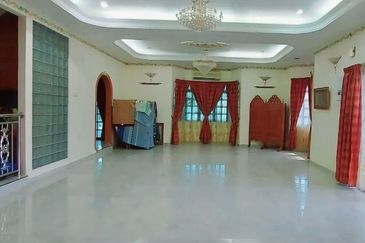 Bungalow 2 Storey Villa Sri Kundor Kg Kundur Hilir, Rembau Large Land Area