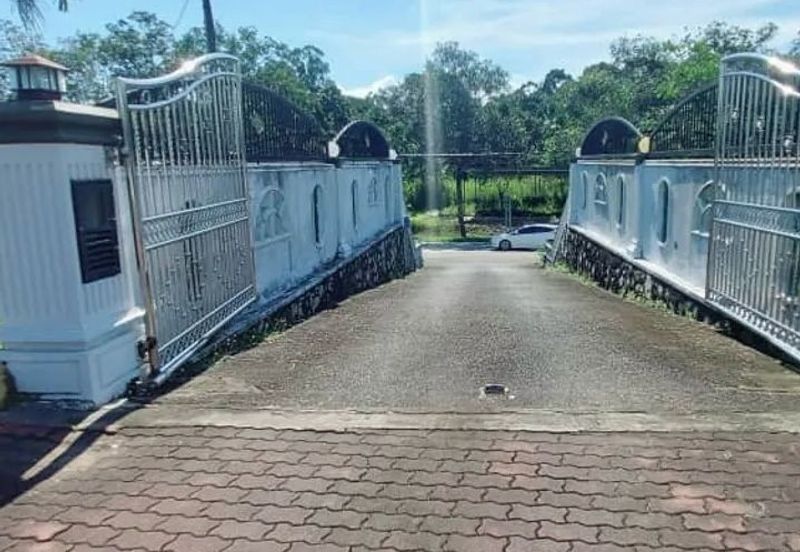 Bungalow 2 Storey Villa Sri Kundor Kg Kundur Hilir, Rembau Large Land Area