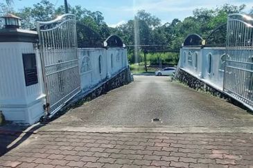 Bungalow 2 Storey Villa Sri Kundor Kg Kundur Hilir, Rembau Large Land Area