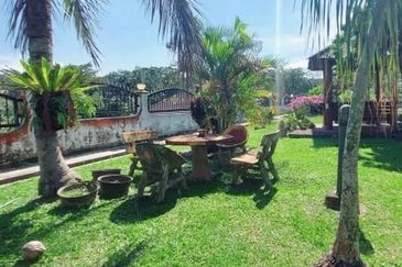 Bungalow 2 Storey Villa Sri Kundor Kg Kundur Hilir, Rembau Large Land Area