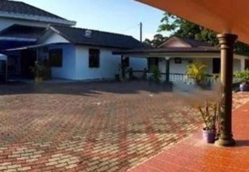 Bungalow 2 Storey Villa Sri Kundor Kg Kundur Hilir, Rembau Large Land Area