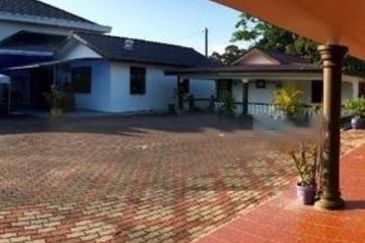 Bungalow 2 Storey Villa Sri Kundor Kg Kundur Hilir, Rembau Large Land Area