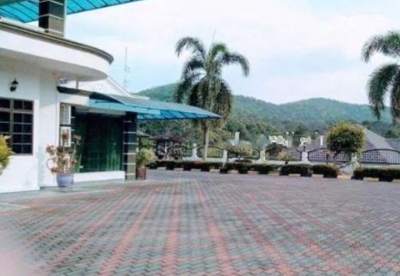 Bungalow 2 Storey Villa Sri Kundor Kg Kundur Hilir, Rembau Large Land Area