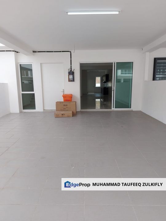 Freehold Non Bumi Lot 2 Storey Hijayu 3 Sendayan With Kitchen Cabinet, Negeri Sembilan, Siliau