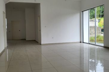 TIARA SENDAYAN (PRESINT 5)