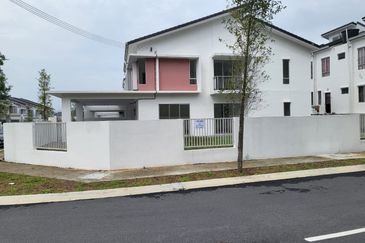 TIARA SENDAYAN (PRESINT 5)