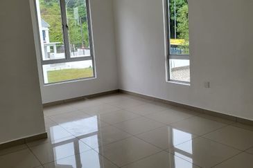 TIARA SENDAYAN (PRESINT 5)