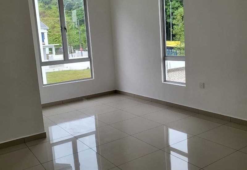 TIARA SENDAYAN (PRESINT 5)