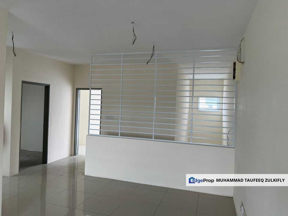 Non Bumi Lot Simfoni Perdana Townhouse Upper Unit With Kitchen Table Top, Selangor, Bandar Puncak Alam