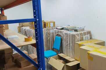 FULLY FURNISHED OFFICE UNIT | Bandar Puteri Puchong, Walking Distance LRT