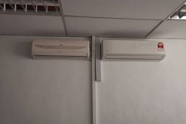 FULLY FURNISHED OFFICE UNIT | Bandar Puteri Puchong, Walking Distance LRT