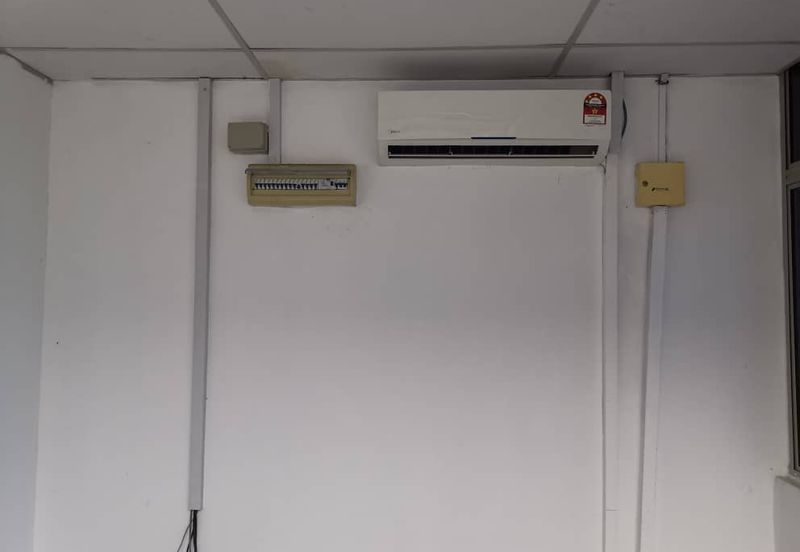 FULLY FURNISHED OFFICE UNIT | Bandar Puteri Puchong, Walking Distance LRT