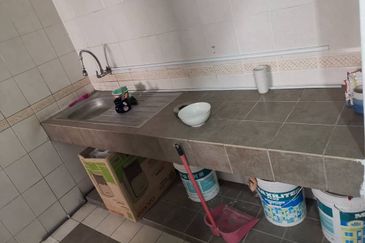 FULLY FURNISHED OFFICE UNIT | Bandar Puteri Puchong, Walking Distance LRT