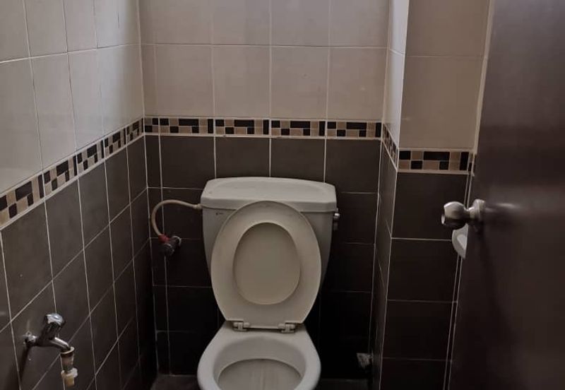 FULLY FURNISHED OFFICE UNIT | Bandar Puteri Puchong, Walking Distance LRT