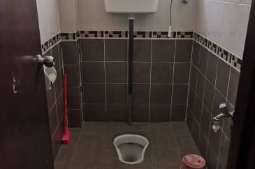 FULLY FURNISHED OFFICE UNIT | Bandar Puteri Puchong, Walking Distance LRT