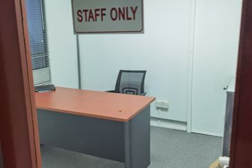 FULLY FURNISHED OFFICE UNIT | Bandar Puteri Puchong, Walking Distance LRT
