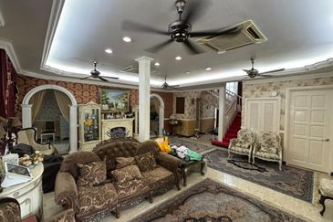 FULLY FURNISHED Bungalow With Swimming Pool, Huge Land Area, Ara Damansara