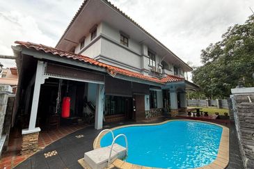 FULLY FURNISHED Bungalow With Swimming Pool, Huge Land Area, Ara Damansara