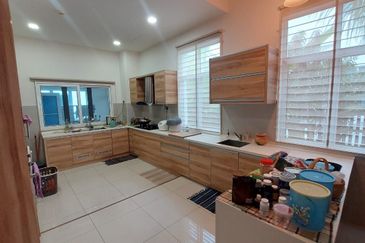 Perdana Lakeview East