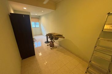 Jalan Spektrum U16 @ Taman Bukit Subang