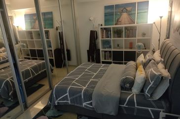 V12 Sovo (Menara Suria)