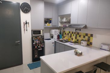 V12 Sovo (Menara Suria)