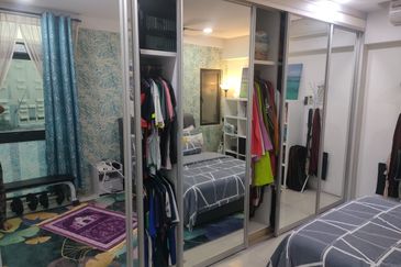 V12 Sovo (Menara Suria)