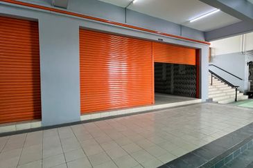 Shoplot D'Anjung Avenue Seksyen 7 Shah Alam, Vacant Unit