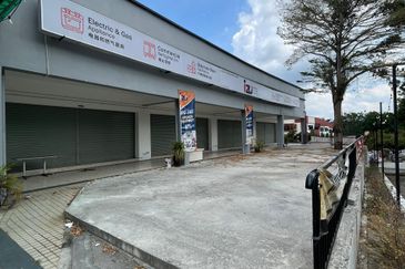 Shoplot D'Anjung Avenue Seksyen 7 Shah Alam, Vacant Unit