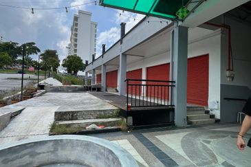 Shoplot D'Anjung Avenue Seksyen 7 Shah Alam, Vacant Unit