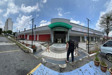 Shoplot D'Anjung Avenue Seksyen 7 Shah Alam, Vacant Unit