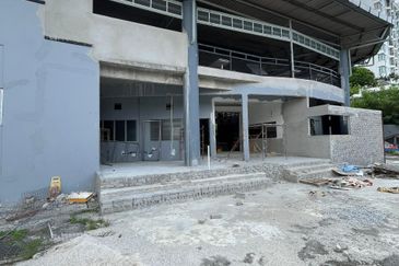 Shoplot D'Anjung Avenue Seksyen 7 Shah Alam, Vacant Unit