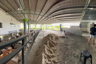 Shoplot D'Anjung Avenue Seksyen 7 Shah Alam, Vacant Unit