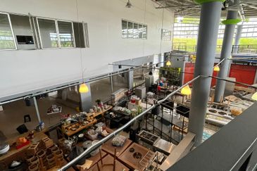 Shoplot D'Anjung Avenue Seksyen 7 Shah Alam, Vacant Unit