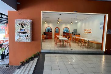 Shoplot D'Anjung Avenue Seksyen 7 Shah Alam, Vacant Unit