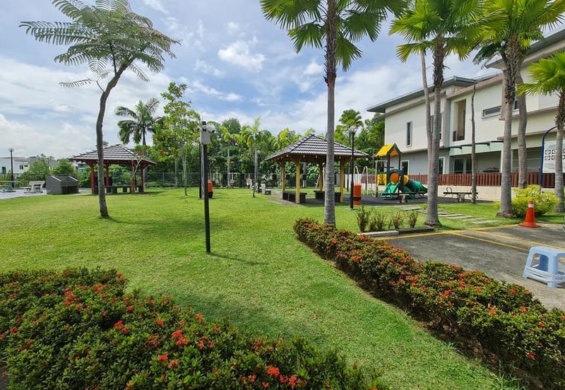 Ritz Residence Townhouse Duplex ( Lower Unit ) Full Furnished to LET