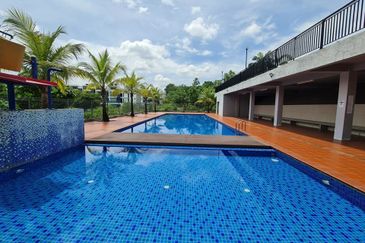 Ritz Residence Townhouse Duplex ( Lower Unit ) Full Furnished to LET