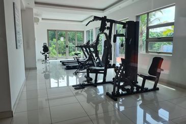 Ritz Residence Townhouse Duplex ( Lower Unit ) Full Furnished to LET