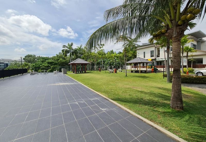 Ritz Residence Townhouse Duplex ( Lower Unit ) Full Furnished to LET