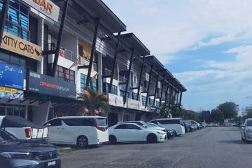 Yay! Abdullah Hukum Link Bridge To The Gardens Mall Officially Opens