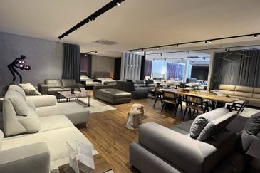 Jalan Universiti (Jalan Prof Diraja Ungku Aziz)