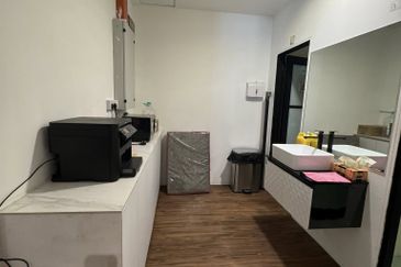 Jalan Universiti (Jalan Prof Diraja Ungku Aziz)